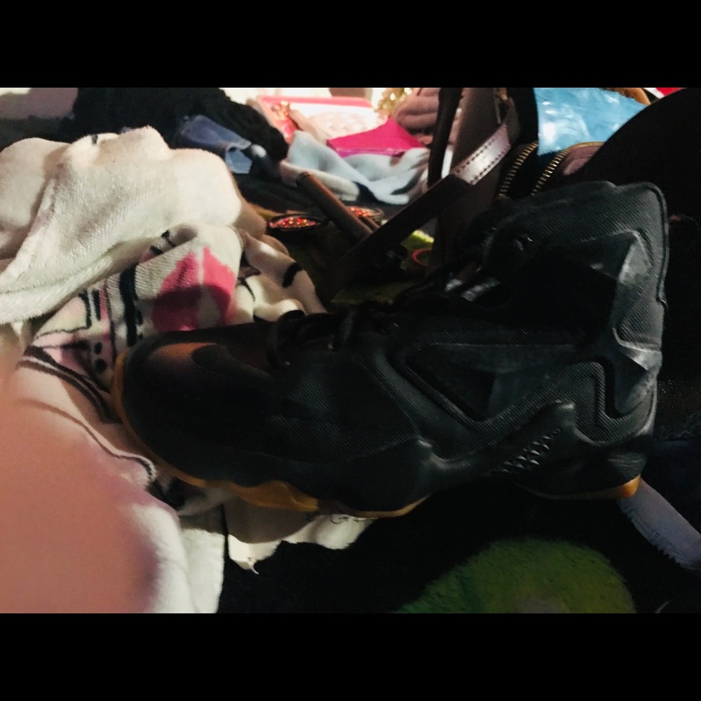 Nikes - Picture 4 of 4